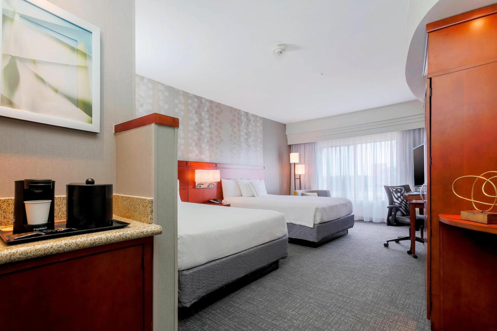 Courtyard By Marriott Dallas Arlington South Exterior photo