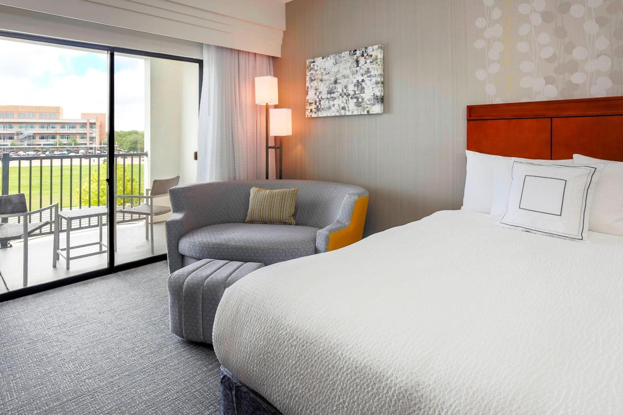 Courtyard By Marriott Dallas Arlington South Exterior photo